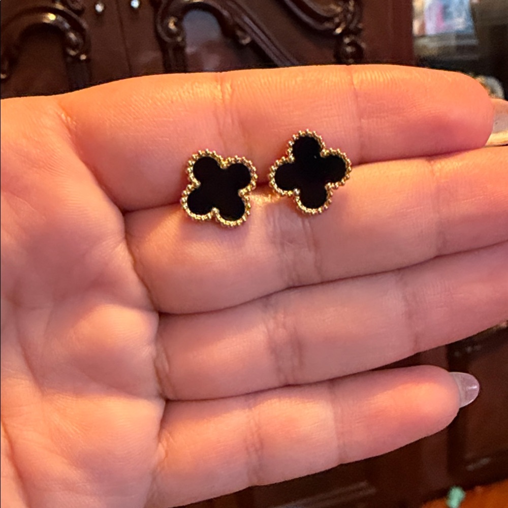 Elegant Black and Gold Clover Earrings